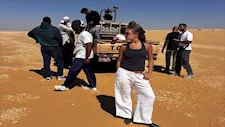 بالصور.. كواليس فيديو كليب جديد يجمع كنزي وعبدالله عمرو دياب 
