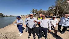 رئيس مياه القناة يتابع تداعيات سقوط حفار بترعة الإسماعيلية -صور