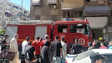 دخان كثيف وألسنة لهب.. 3 سيارات إطفاء لإخماد حريق شقة سكنية ببورسعيد (صور)