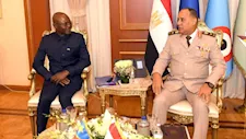 صور.. وزير الدفاع يبحث مع نظيره الكونغولي تعزيز التعاون العسكري والأمني