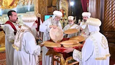 البابا تواضروس يُرسّم 29 كاهنًا جديدًا للقاهرة والمهجر.. ويوجه 4 وصايا