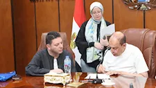 محافظ المنيا يناقش مع النواب طلبات المواطنين والمشروعات الخدمية والتنموية (صور)