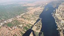 بالفيديو| انحسار مياه نهر النيل يكشف مساحات واسعة من الضفاف في السودان