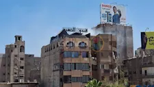 النار أكلت التكييفات.. السيطرة على حريق أعلى سطح فندق في أسيوط- صور
