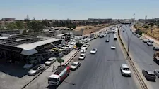 طوابير سيارات على محطات الوقود في سوريا والسلطات تكشف السبب |صور