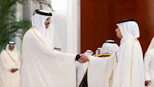 بحضور رؤساء ووزراء.. أمير قطر يتلقى التعازي في وفاة والده |صور