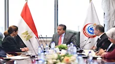 وزير الصحة يبحث تطوير منظومة المناظرات الطبية عن بُعد وخدمات الرعاية المنزلية