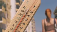 مع ارتفاع درجات الحرارة.. كيف تحمي نفسك من الجلطات؟