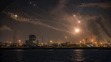 الجيش الإيراني يعلن استهداف مواقع أمريكية في الكويت