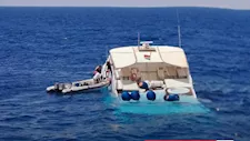 غرق لانش سياحي بمنطقة "جبل الزيت" بالبحر الأحمر.. وإنقاذ 4 من طاقمه ووفاة آخر
