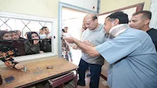 محافظ أسيوط يفاجئ مستشفى الإيمان ويوجه بتسهيل إجراءات المرضى