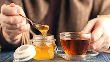 تأثير إضافة العسل على الشاي .. إليك ما يحدث للجسم