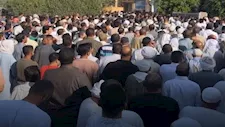 بينهم شقيقان.. المئات يشيعون جثامين 3 شباب توفوا غرقًا فى البحيرة - صور