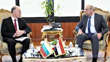 سامح الحفني يبحث مع سفير بلغاريا تعزيز التعاون في مجال الطيران المدني