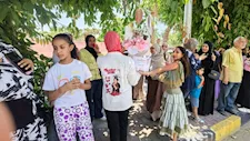باي باي ثانوية عامة.. تيشرتات بـ"صور الطفولة" أحدث تقاليع طالبات الأقصر للاحتفال بآخر يوم -صور