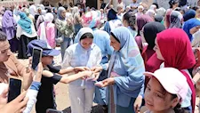ذهب وساعة وزغاريد.. جدة بالمنيا تفاجئ حفيدتها بـ"هدية ثمينة" أمام لجنة الثانوية (صور   