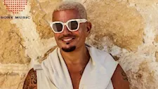 فيديو..عمرو دياب يشوق جمهوره لألبومه الجديد "حبيتك"