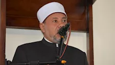 عبدالمالك يلقي أول خطبة جمعة بمسجد فرع جامعة الأزهر بأسيوط بعد افتتاحه