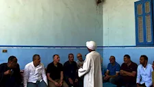 بالصور.. محافظ أسوان يستمع لشكاوى أهالي قرية السلسلة ويوجه بحلول عاجلة