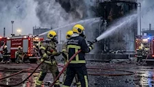 الكويت: إصابة رجال إطفاء وعامل أثناء التعامل مع حرائق اندلعت عقب هجمات إيرانية