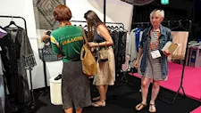 "القومي للمرأة" يشارك في معرض Source Fashion London للترويج لفن التلي المصري