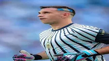 حارس الأرجنتين يختار محمد صلاح أصعب منافسيه داخل الملعب
