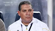 قبل مباراة أستراليا.. وفاة شقيق طارق سليمان مدرب منتخب مصر والجنازة في
