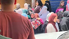 بالصور- دموع وانهيار طالبات أمام لجان الثانوية العامة عقب امتحان الكيمياء