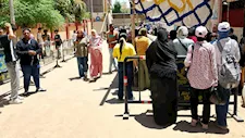 دموع العلمي وفرحة الأدبي.. تباين آراء طلاب أسوان بعد امتحاني الكيمياء والجغرافيا