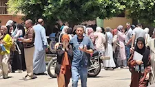 بالصور.. الكيمياء تبكي طلاب الثانوية العامة في بني سويف: "الامتحان فوق طاقتنا"