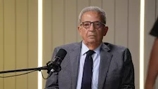 "سقّف وطلب شاي".. عمرو موسى يروي موقفًا طريفًا مع السادات: "كان زي العمدة"