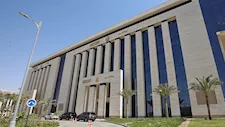 شركات تُغري كوادر النقل بـ3 أضعاف المرتب.. والوزارة تحظر الاستقالة والإجازات