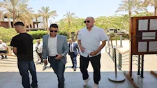 على رأسهم محمود الخطيب.. 25 صورة من عزاء والدة طارق قنديل  