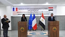 بالصور.. وزير الصحة يتسلم شحنة مساعدات طبية فرنسية لدعم مصابي غزة