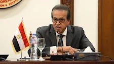 وزير الصحة يزف بشرى للفرق الطبية: إعادة النظر في الأجور