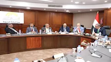 محافظ الجيزة يوجه بدعم مستشفى الواحات وسرعة صيانة المدارس قبل الدراسة