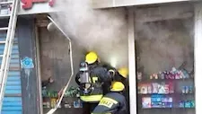 الأدوية تفحمت.. حريق هائل يدمر محتويات صيدلية في المنيا- صور 