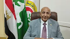 نقيب أطباء الشرقية ينتقد محافظ قنا بعد إعفاء مدير مستشفى: الأولى حل المشاكل