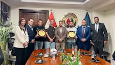 "حماة وطن" يمنح شابيّ الغربية مبلغًا ووظيفة لإنقاذهما أسرة من الغرق