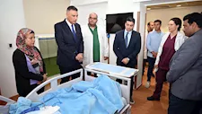 بعد إصابة 31 شخصًا.. محافظ جنوب سيناء يزور مصابي حادث الأتوبيس السياحي