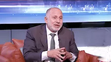 هل كثرة الكلام مع النفس مرض نفسي؟.. طبيب يوضح