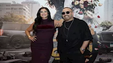 ياسمين عبدالعزيز تحتفل بـ نفاد تذاكر فيلم خلي بالك من نفسك 