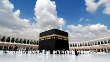 قبل حجز العمرة.. أخطاء قد تعرضك لإلغاء الرحلة أو خسارة أموالك