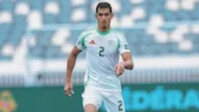 "الوقت قد حان لتوديع المنتخب".. عيسى ماندي يعتزل اللعب الدولي مع الجزائر