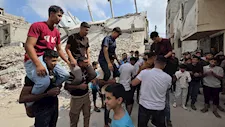 فرحة رغم الحرب.. طلاب غزة وذووهم يحتفلون بنتائج الثانوية العامة داخل خيام النزوح 