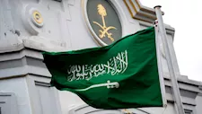السعودية تنفي استهداف ميناء الحديدة وتؤكد استمرار الملاحة بالموانئ اليمنية