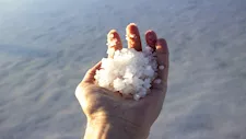 لماذا مياه البحر مالحة؟- إليك السبب العلمي  