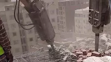 "لن نتهاون مع مخالفات البناء".. محافظ القاهرة: إزالة عقار مخالف مكون من 12 طابقًا بالمرج