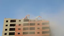محافظ القاهرة يشرف على إزالة عقار مخالف مكون من 12 طابقًا بمؤسسة الزكاة