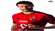 بالصور.. الكشف عن قميص الأهلي الجديد